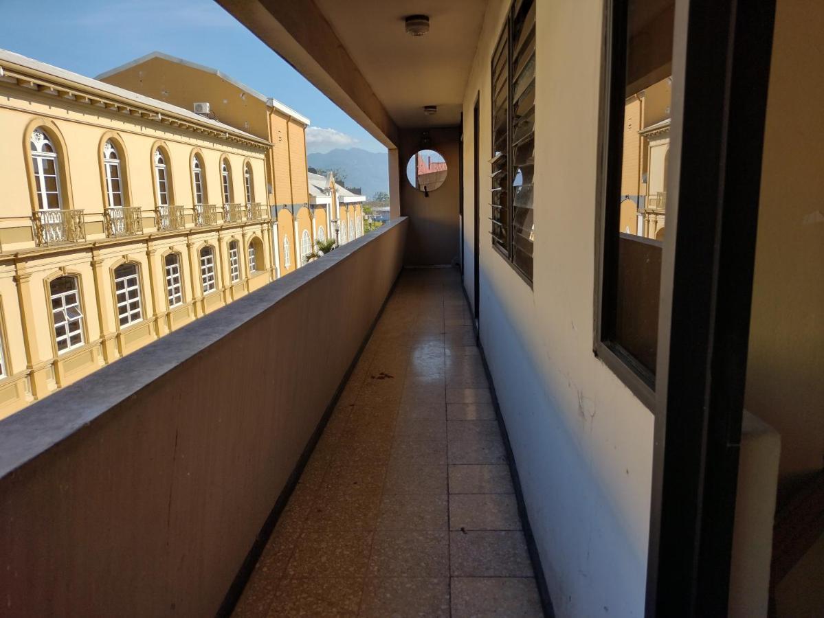 Hotel Alajuela Costa Rica Airport エクステリア 写真